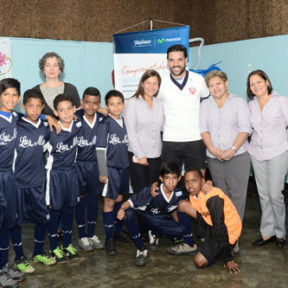 «Vive Fundación Telefónica» llegó a la escuela Las Mayas con el deportista Douglas Madera